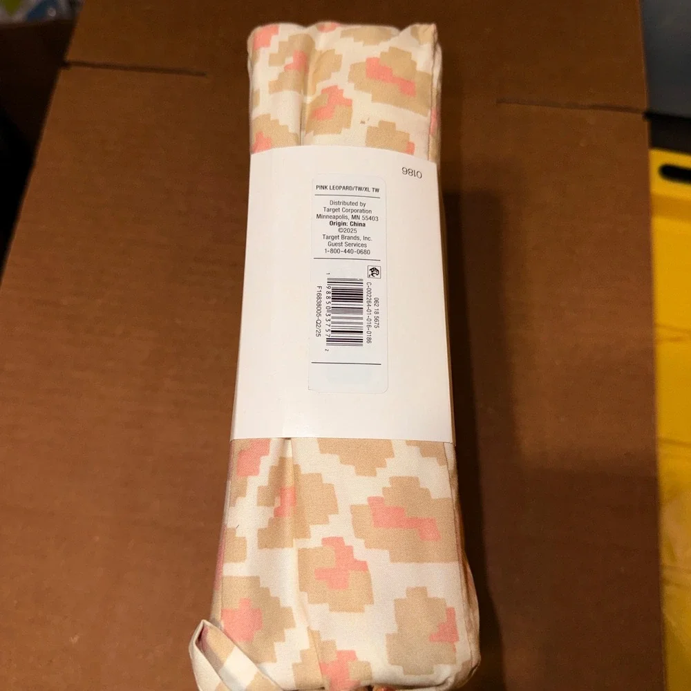 Room Essentials Sheet Set Twin XL New Pink Leopard Pixel Microfiber 3pc Bedding